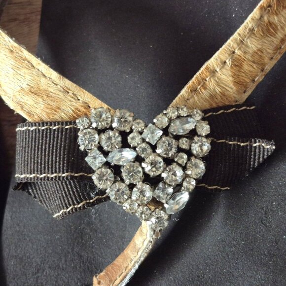 Yellow Box Leather Cowhide Cheetah Print Flip Flops Size 9 Heart & Bow Comfort - Picture 4 of 11